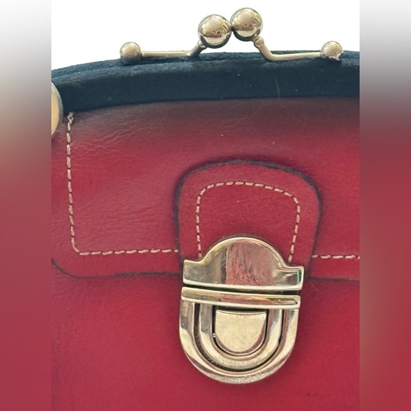 Red Leather Rockabilly Punk Retro Doctor-Style Chain Accent Handbag - Picture 3 of 13